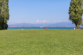 Luxury Lakefront Catullo A1 by Wonderful Italy