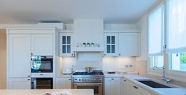 Luxury Lakefront Catullo A1 by Wonderful Italy