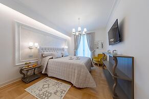 Luxury Lakefront Catullo A1 by Wonderful Italy