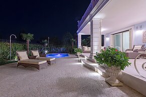 Luxury Lakefront Catullo A1 by Wonderful Italy