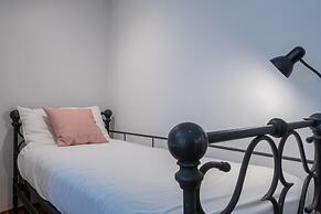 Moncalvo 8 bis - Spazioso Appartamento nei Pressi