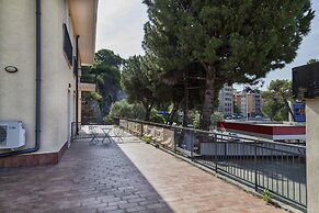 Shelley Apartments by Wonderful Italy - Sky