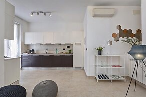 Shelley Apartments by Wonderful Italy - Sky