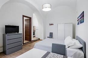 Trinit 57 Studio Apartment by Wonderful Italy