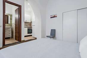 Trinit 57 Studio Apartment by Wonderful Italy