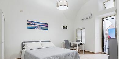 Trinit 57 Studio Apartment by Wonderful Italy