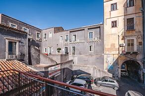 Modern Duplex With Balcony by Wonderful Italy