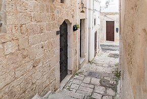 Ostuneon 900 by Wonderful Italy