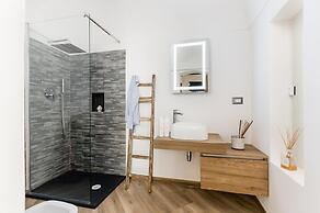 N XII Luxury Home With Jacuzzi by Wonderful Italy