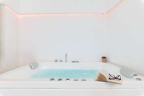 N XII Luxury Home With Jacuzzi by Wonderful Italy