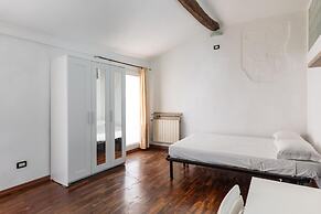 Studio Malcontenti con Terrazzo by Wonderful Italy