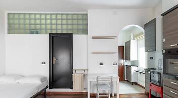Studio Malcontenti con Terrazzo by Wonderful Italy