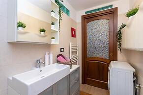 Nice and Cozy Apartment in Crocetta by Wonderful Italy