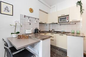 Nice and Cozy Apartment in Crocetta by Wonderful Italy