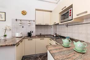 Nice and Cozy Apartment in Crocetta by Wonderful Italy