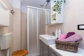 Nice and Cozy Apartment in Crocetta by Wonderful Italy