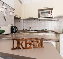 Nice and Cozy Apartment in Crocetta by Wonderful Italy