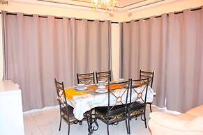 Manacomfy - 14bed House - 4 Baths - Victoria Falls