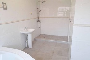 Manacomfy - 14bed House - 4 Baths - Victoria Falls