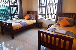 Manacomfy - 14bed House - 4 Baths - Victoria Falls