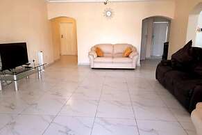 Manacomfy - 14bed House - 4 Baths - Victoria Falls