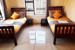 Manacomfy - 14bed House - 4 Baths - Victoria Falls