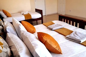 Manacomfy - 14bed House - 4 Baths - Victoria Falls