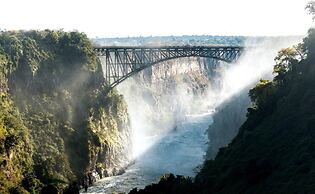 Manacomfy - 14bed House - 4 Baths - Victoria Falls