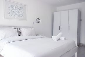 Deluxe Embassy Gardens