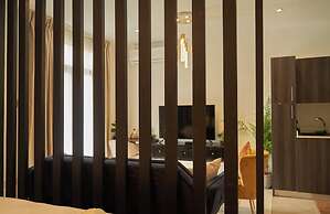 Deluxe Embassy Gardens