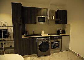 Deluxe Embassy Gardens