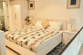 Deluxe Embassy Gardens