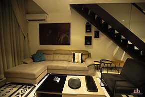 Deluxe Embassy Gardens