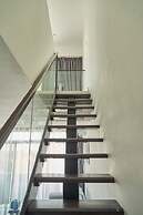 Deluxe Embassy Gardens