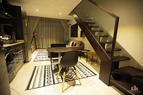 Deluxe Embassy Gardens