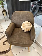 Deluxe Embassy Gardens