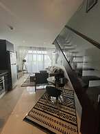 Deluxe Embassy Gardens