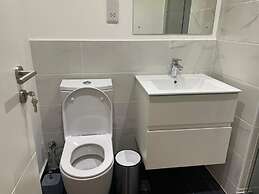 Deluxe Embassy Gardens