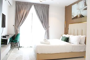 Deluxe Embassy Gardens