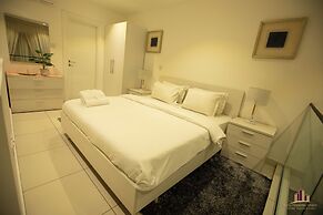 Deluxe Embassy Gardens