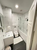 Deluxe Embassy Gardens