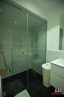 Deluxe Embassy Gardens