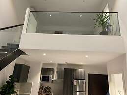 Deluxe Embassy Gardens