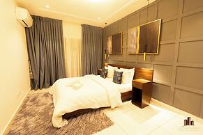 Deluxe Embassy Gardens