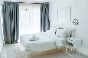 Deluxe Embassy Gardens