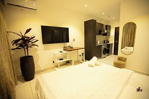 Deluxe Embassy Gardens