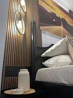 Deluxe Embassy Gardens