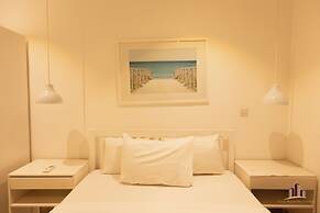 Deluxe Embassy Gardens