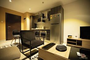 Deluxe Embassy Gardens