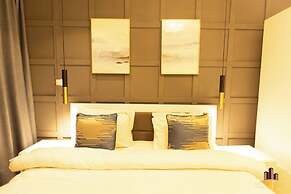 Deluxe Embassy Gardens